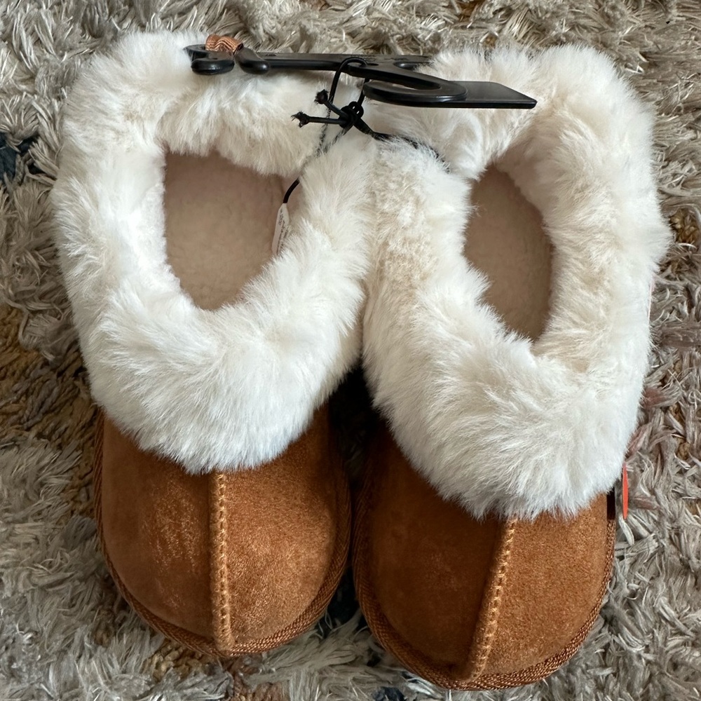 Wonder Nation Fuzzy Memory Foam Shoes
